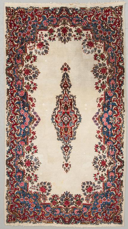 MATTA, old/semiantik, Kirman, ca 229 x 124 cm.
