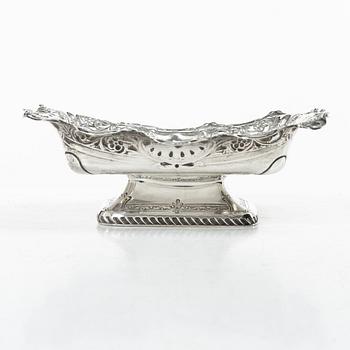 An English silver bowl, mark of John Round & Son Ltd, Sheffield, 1897.