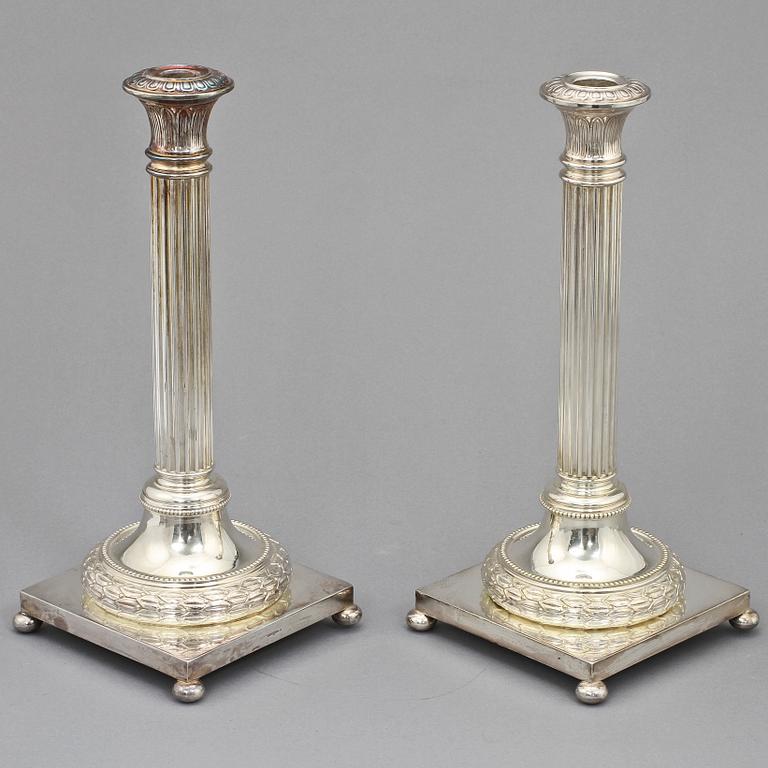 KANDELABRAR, ett par, sengustaviansk stil, nysilver, GAB, Stockholm, 1900-talets sista kvartal.