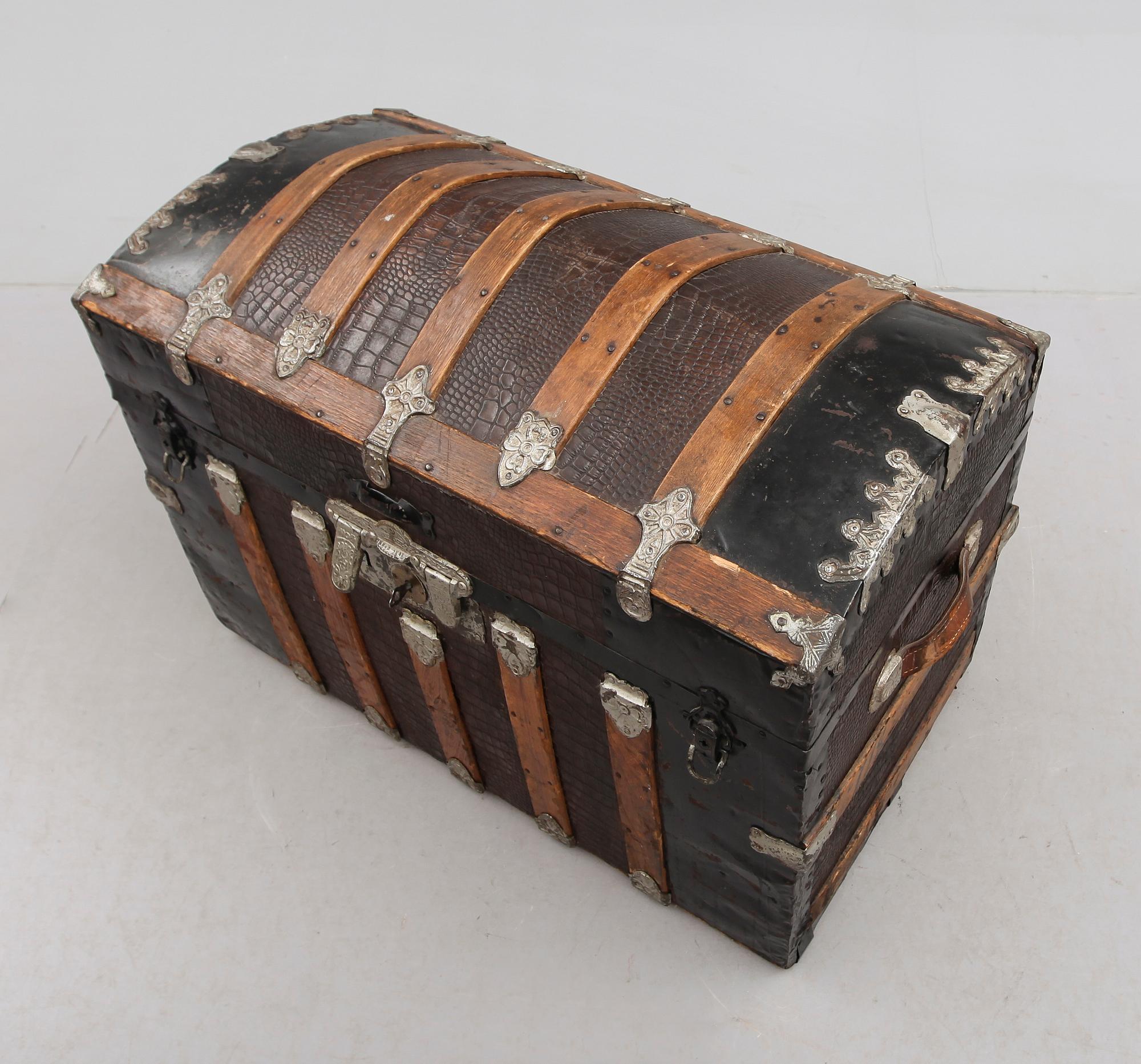 KOFFERT, 1900-talets första hälft.