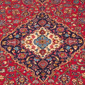 A carpet, Kashan 410 x 296 cm.