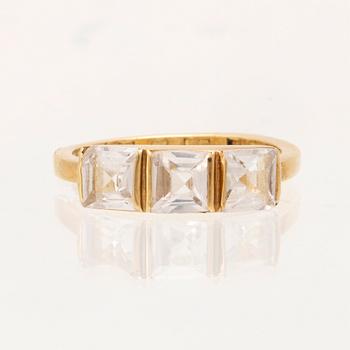 Wiwen Nilsson, ring 18K guld med carréslipade syntetiska spineller, Lund.