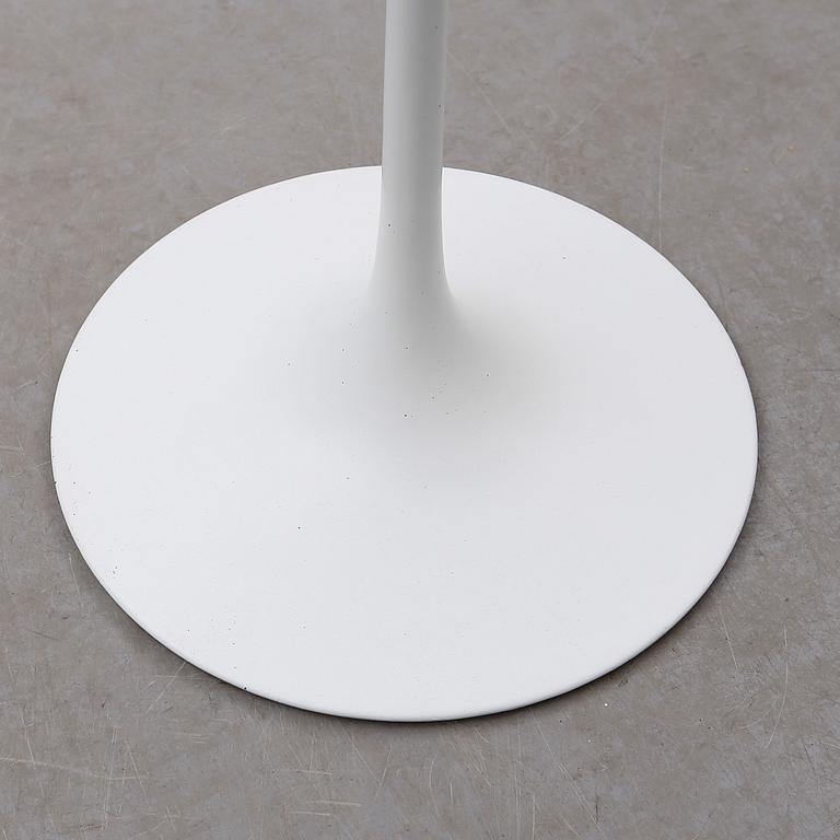BORD, "Tulip", Eero Saarinen, Knoll, 1900-talets andra hälft.