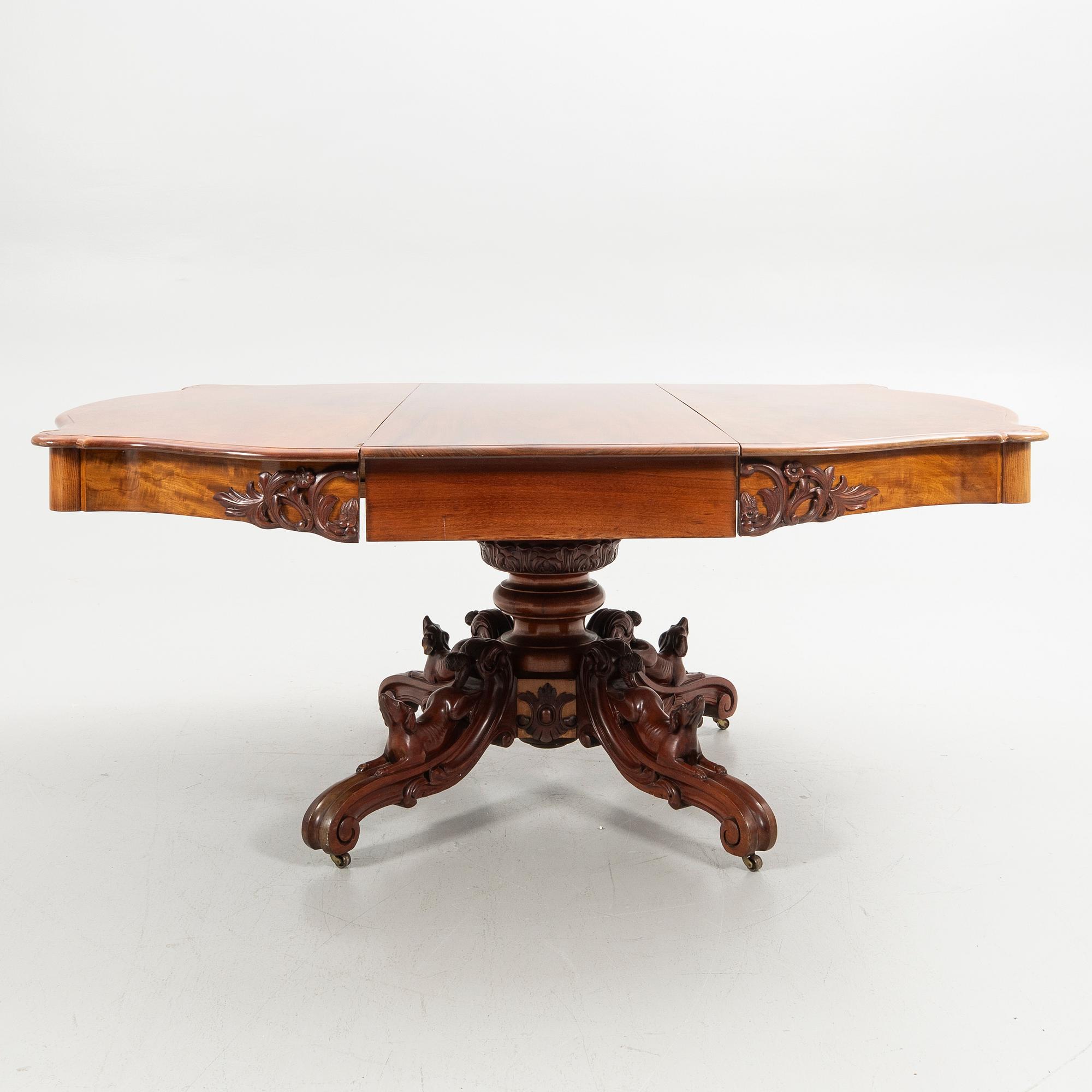 Dining table, Rococo style, first half of the 20th century.