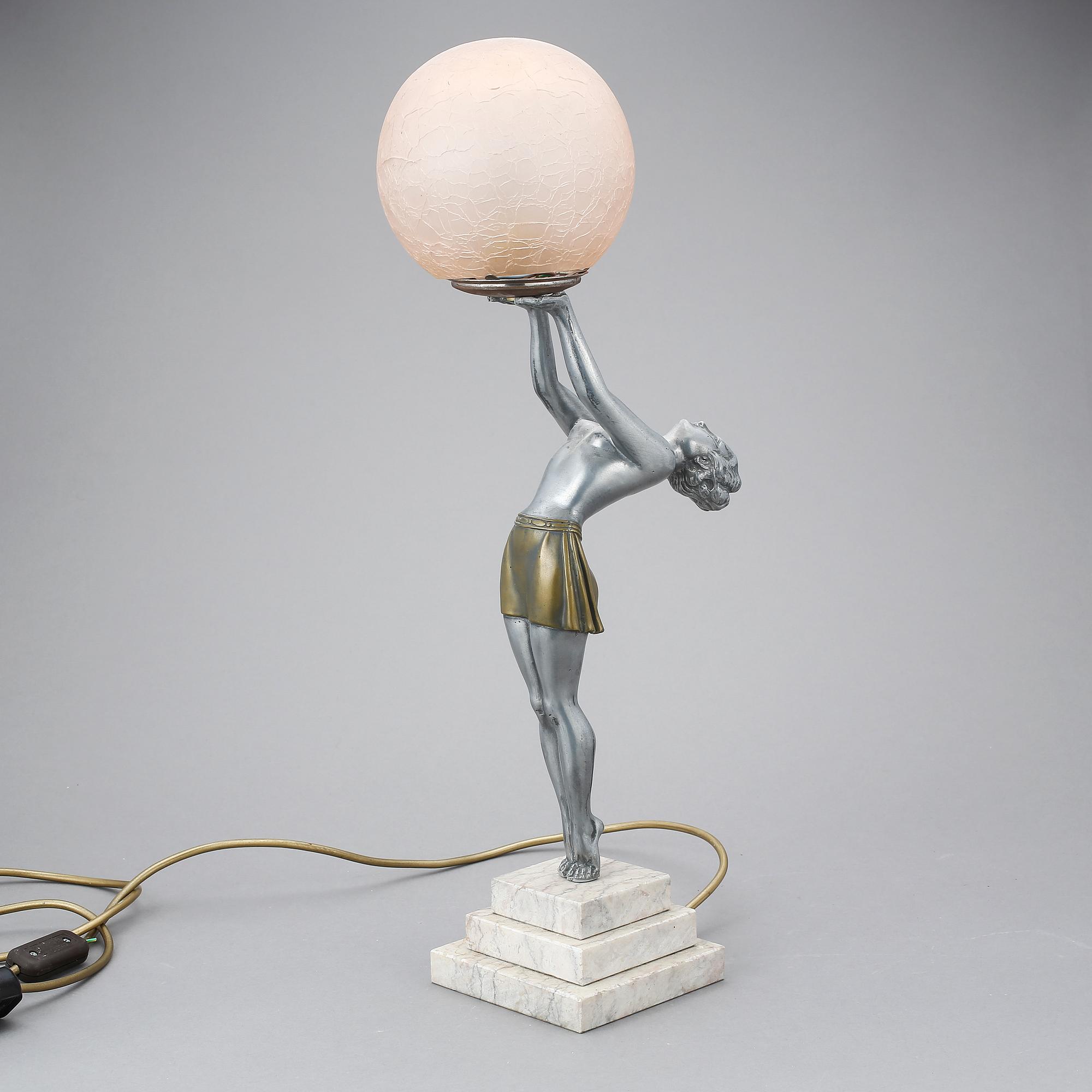 BORDSLAMPA, metall, 1900-talets andra kvartal.