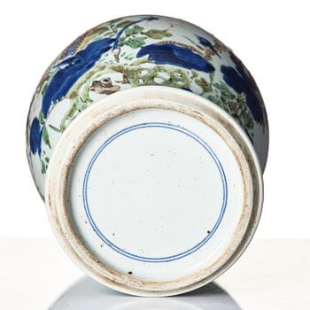 Vas, porslin. Qingdynastin, Kangxi (1662-1722).