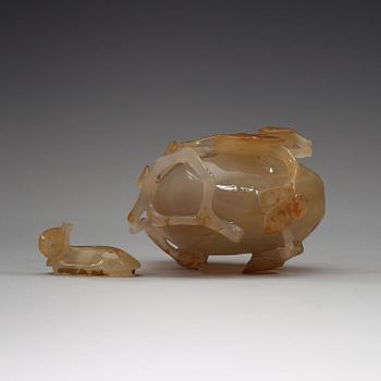 A Chinese agathe vase with cover, 20th Century.