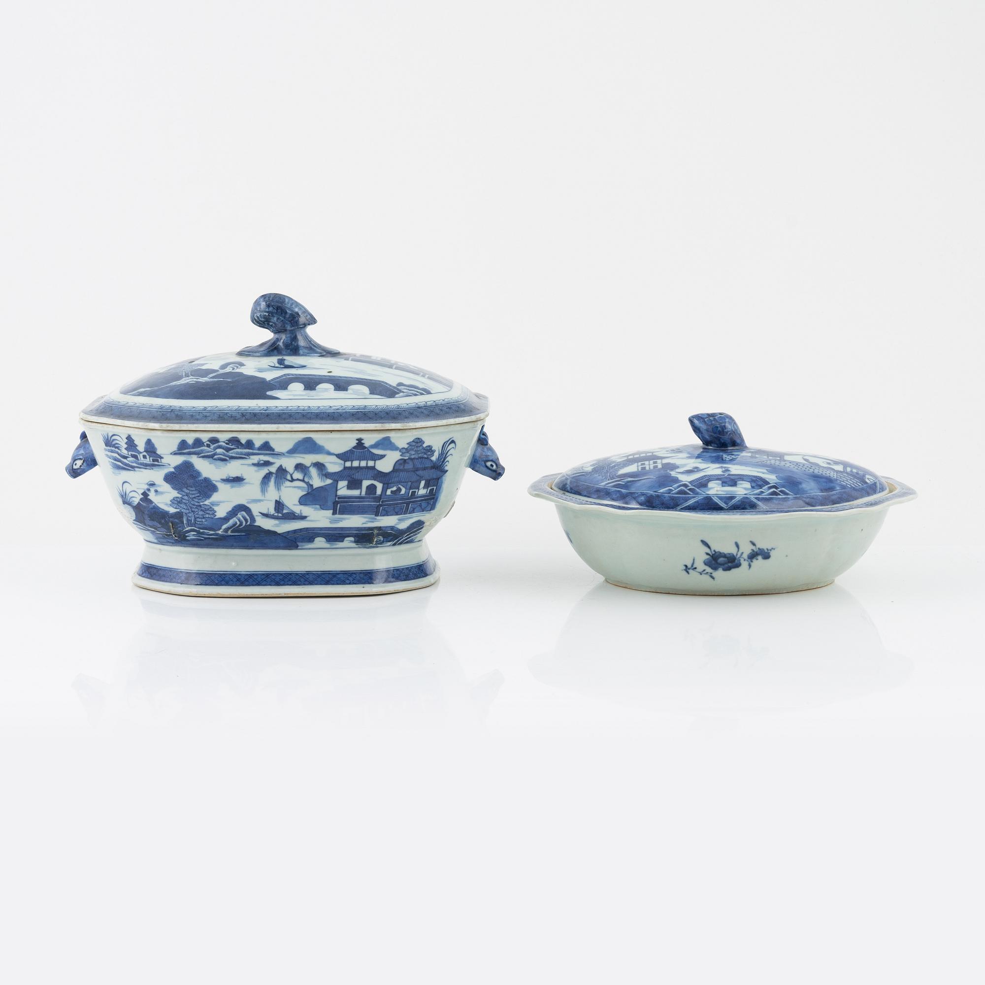 Two blue and white porcelain tureens, Qing Dynasty, Jiaqing (1796-1820).