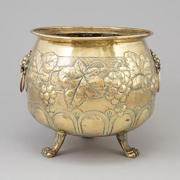 A BRASS FLOWER POT, first half of the 19th century.