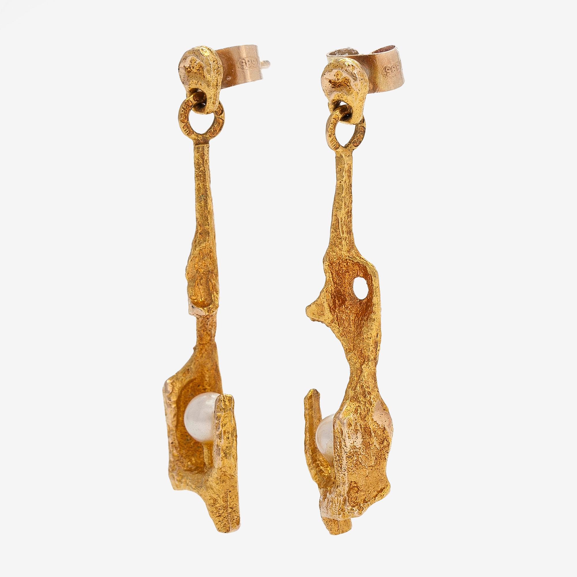 Björn Weckström, Örhängen "Vid källan", 14K guld, odlade pärlor. Lapponia 1971.