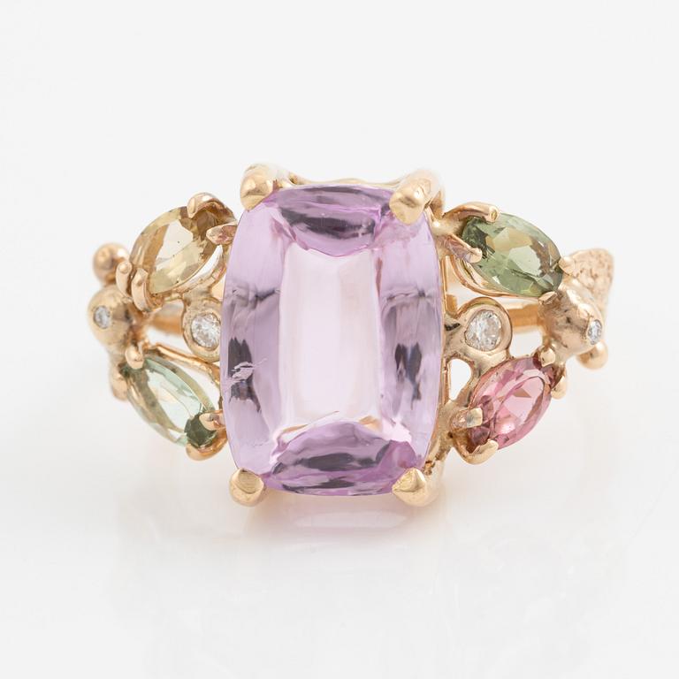 Ring, Mandelstam 18K gold with kunzite, tourmalines, and brilliant-cut diamonds.