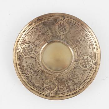 Kopp med fat, förgyllt silver, Moskva 1869.