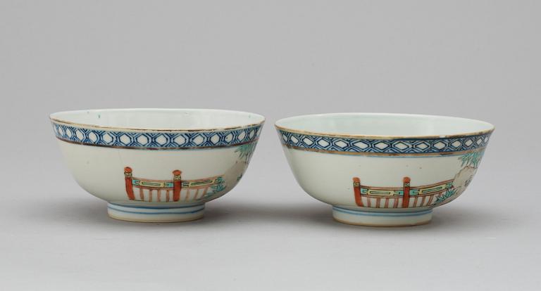 A pair of famille rose bowls, Qing dynasty.