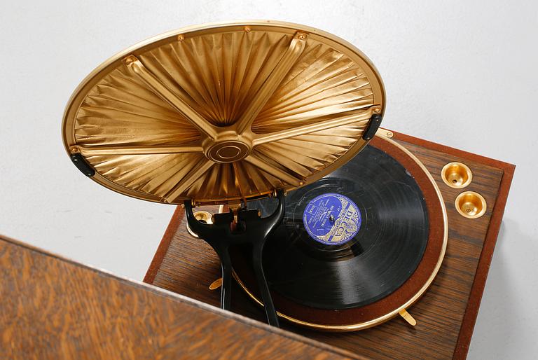 GRAMMOFON, "HMV Model 460 Lumiere", The Gramophone Company Ltd, 1900-talets första hälft.