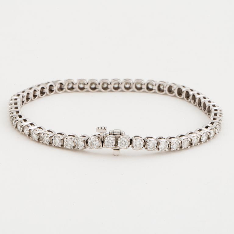 RIVIÈREARMBAND, 14K vitguld med 49 briljanter totalt ca 5.06 ct, enligt intyg.