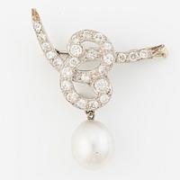 Brooch 14K gold and white gold with a cultured pearl and old-cut diamonds, probably around the turn of the 20th century.