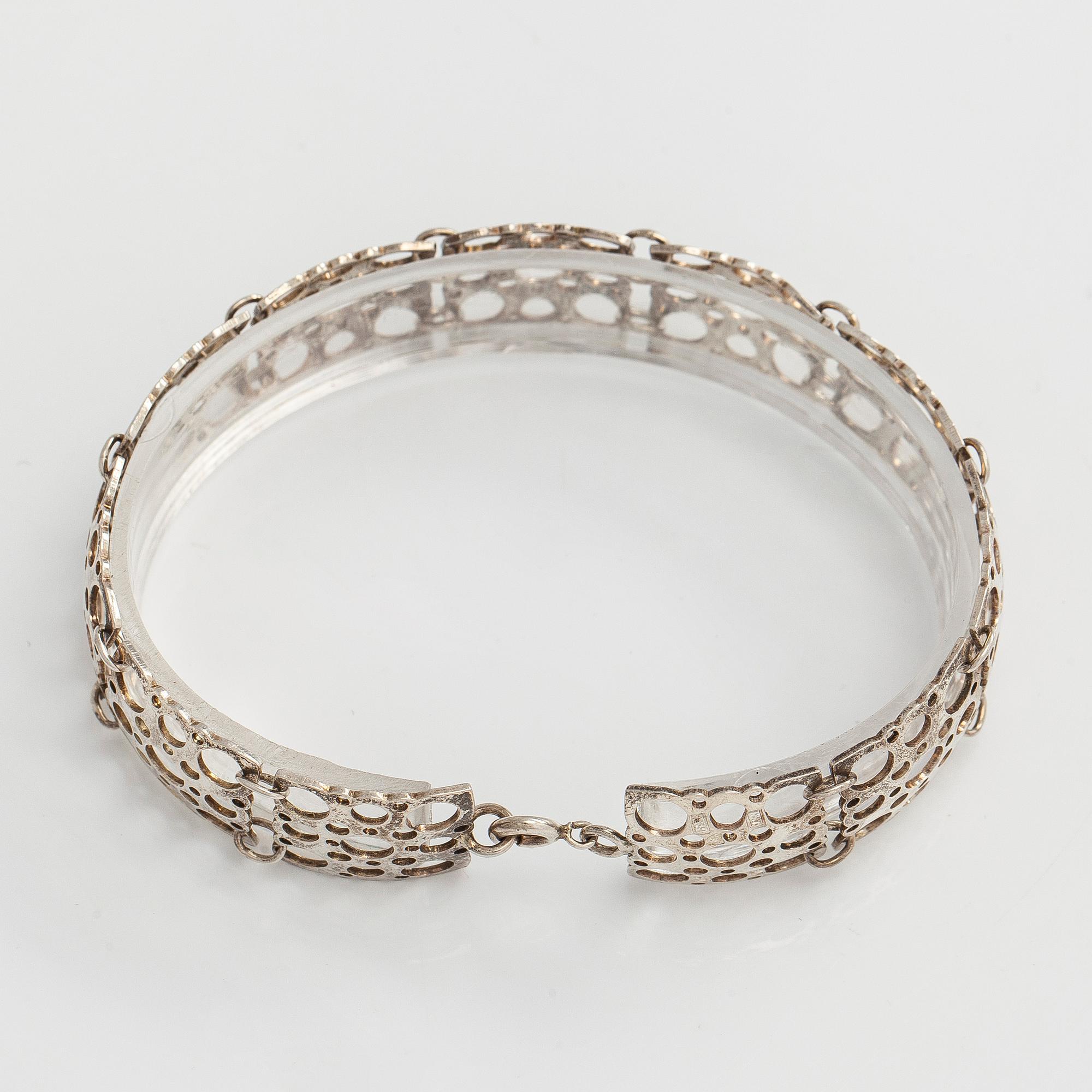 Liisa Vitali, kaulaketju ja rannekoru, "Leppäkerttu", sterling hopeaa, Westerback, Helsinki 1971 ja 1972.