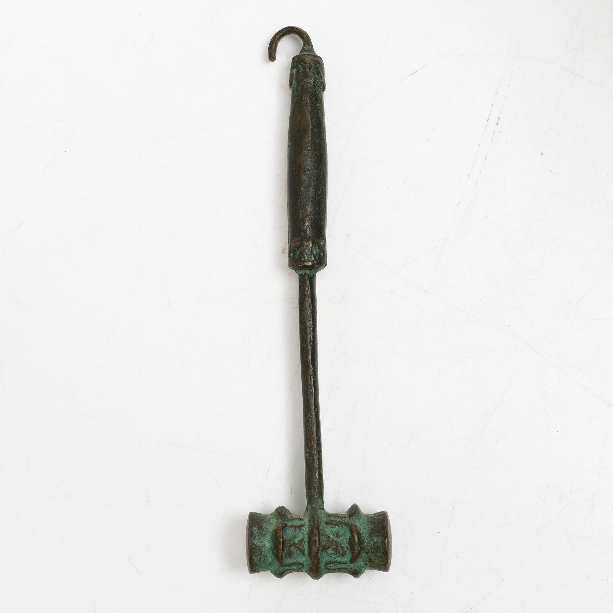 A footed bowl/apothocary's bowl, 20th/21st century.