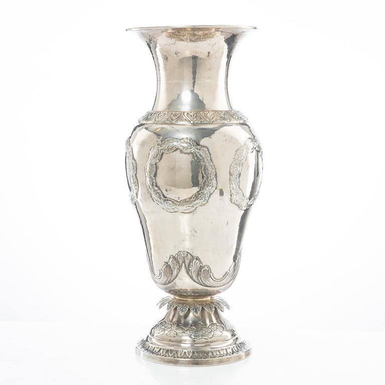 Lale Silverware & Co Ltd, a large sterling silver vase, Istanbul, Turkey 20th century.