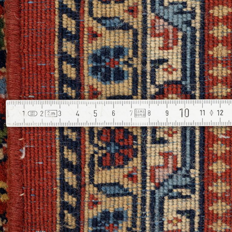 Rug, oriental, approx. 270 x 199 cm.