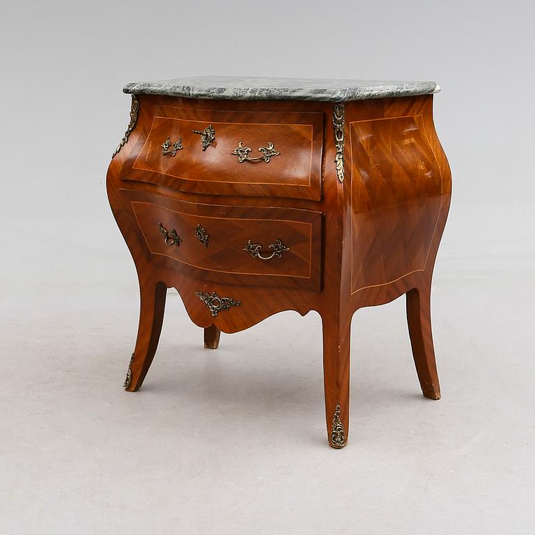 BYRÅ, rokokostil, 1900-talets mitt.