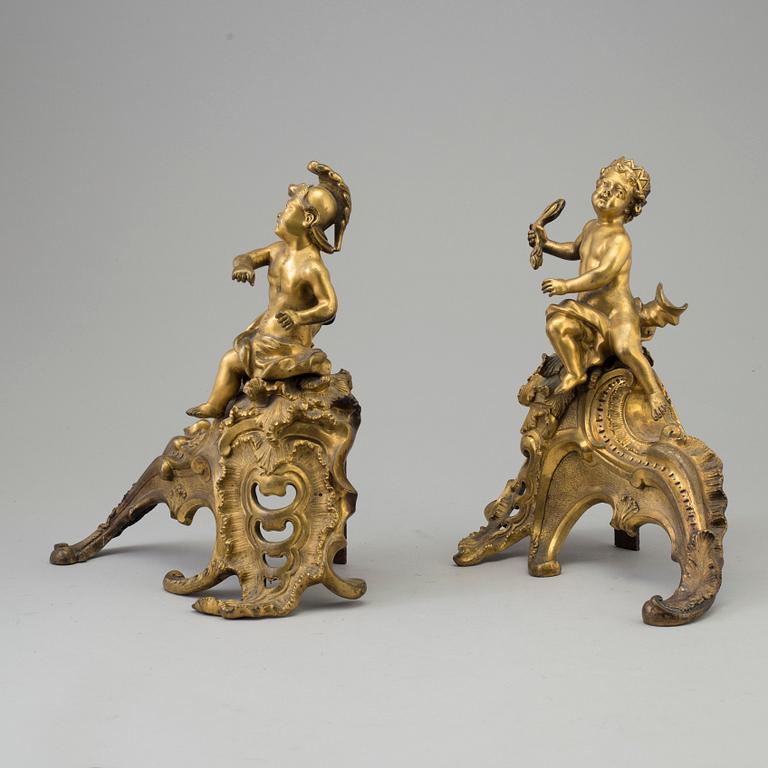 ELDHUNDAR, ett par, rokokostil, sent 1800-tal.