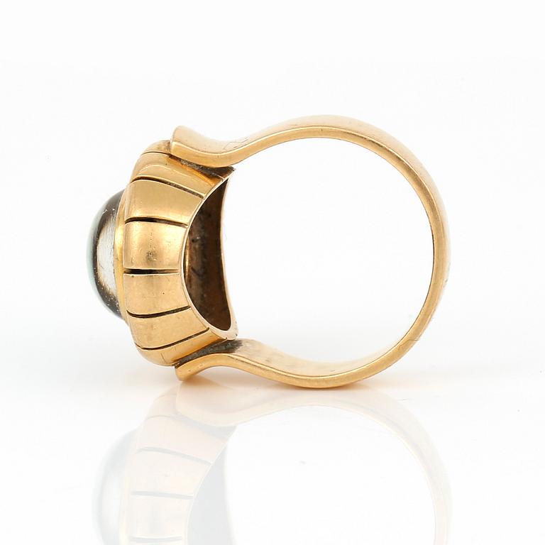 RING, 18K och opaldublett, Sven Uno Nyström, Stockholm, 1961. Vikt ca 9g.