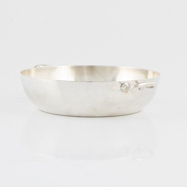 A Swedish silver bowl, bearing the mark of K. Anderson, Stockholm, 1916.