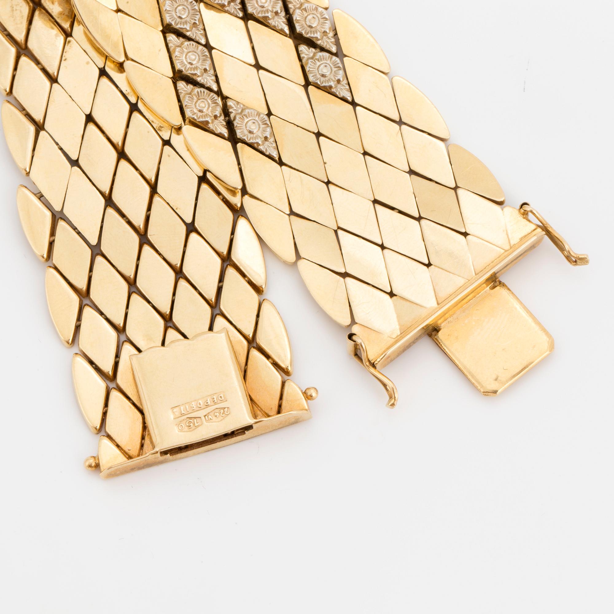 An 18K gold bracelet, Italy.