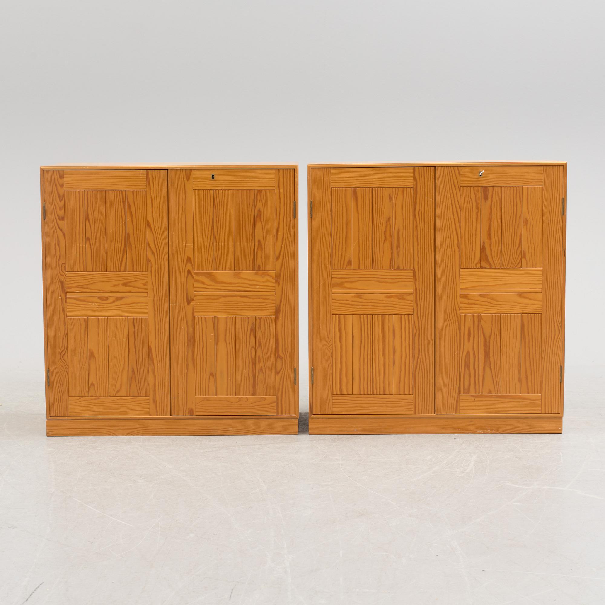 MOGENS KOCH, underskåp, ett par, "Byggereolen", för Rud Rasmussens Snedkerier.  Danmark, 1900-talets andra hälft.