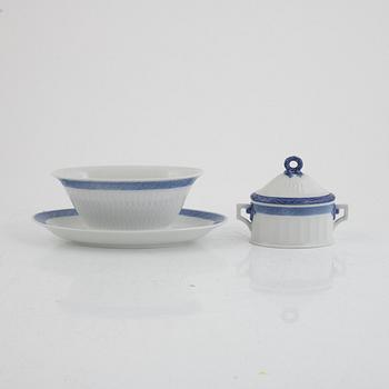 Arnold Krog, dinner service, 67 pieces, porcelain, "Blå vifte", Royal Copenhagen, Denmark.