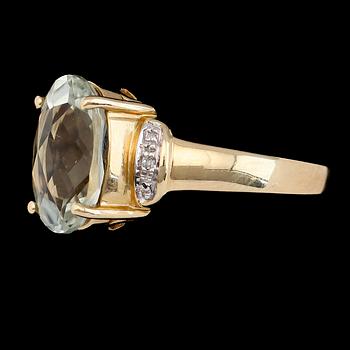 RING, 10K guld, diamanter tot ca 0.01 och grön ametist.