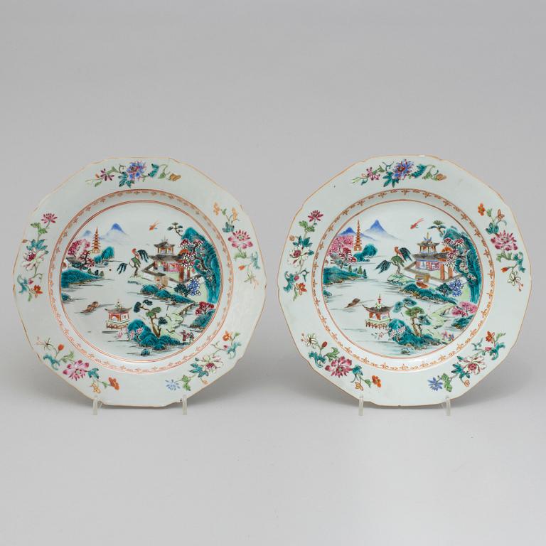 A pair of famille rose dishes, Qing dynasty, Qianlong (1736-95).