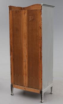 KLÄDSKÅP, 1900-talets första hälft.