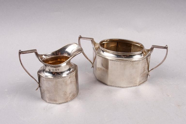 SOCKERSKÅL SAMT GRÄDDKANNA, silver, London, England, 1931.