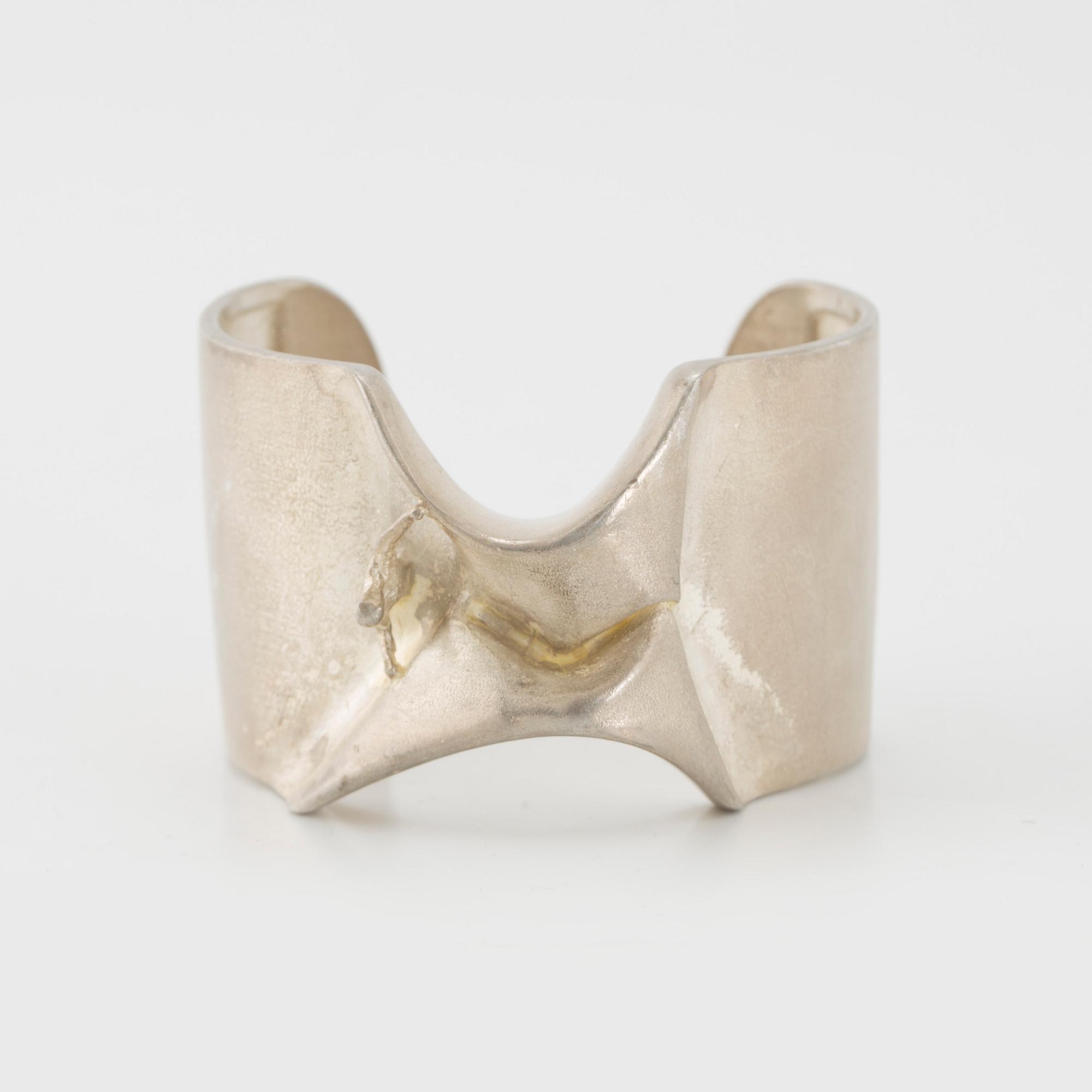 BJÖRN WECKSTRÖM, armband av sterlingsilver, "Mannen från Merkurius", Lapponia 1970. Vikt ca 70 gram.