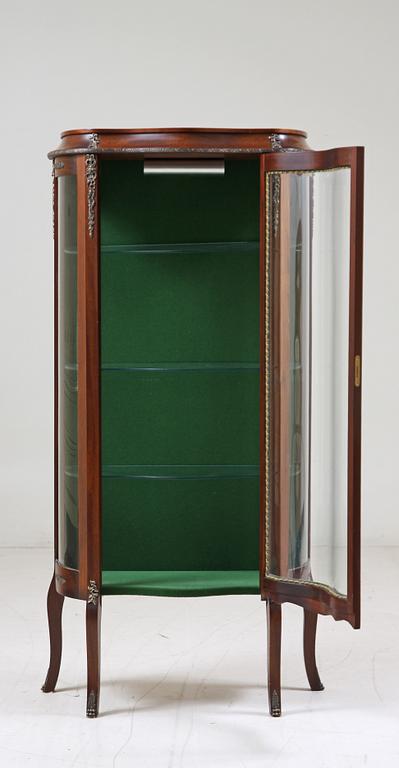 VITRINSKÅP, rokokostil, 1900-talets mitt.