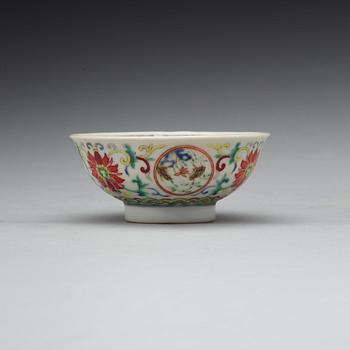 An enamelled bowl, Qing dynasty, 19th Century.