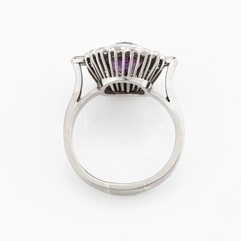 Ring, cocktailring, 18K vitguld med diamanter och ametist.