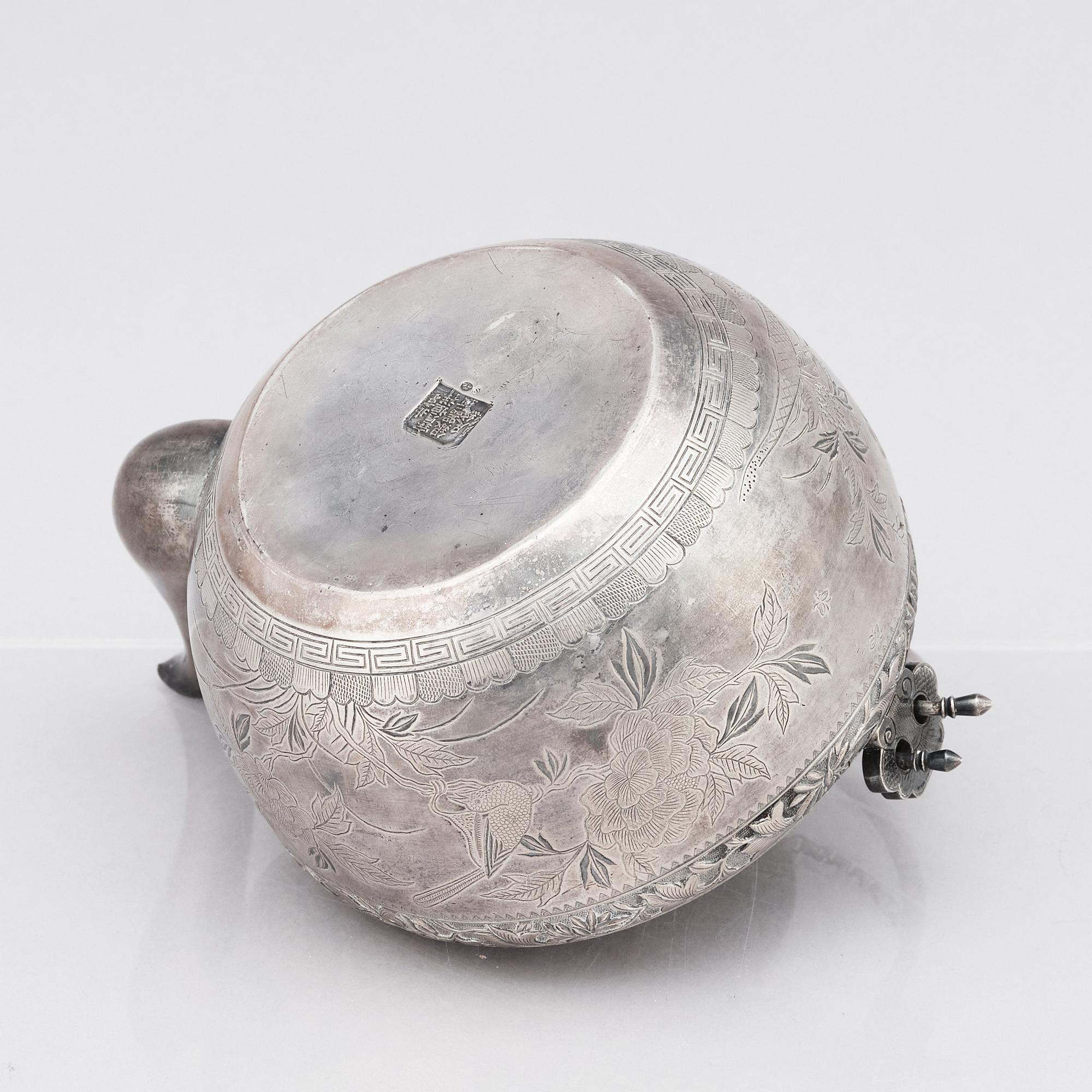 Tekanna med lock, silver. Qingdynastin (1664-1912).