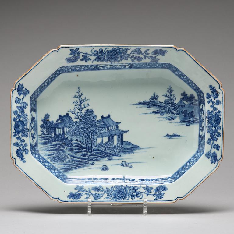A blue and white tureen with cover and similar stand, Qing dynasty, Qianlong (1736-95).
