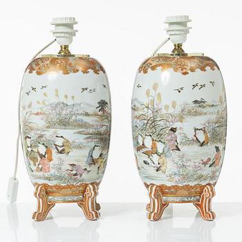 Bordslampor, ett par, porslin, Kutani, Watatani, Japan, 1900-tal.