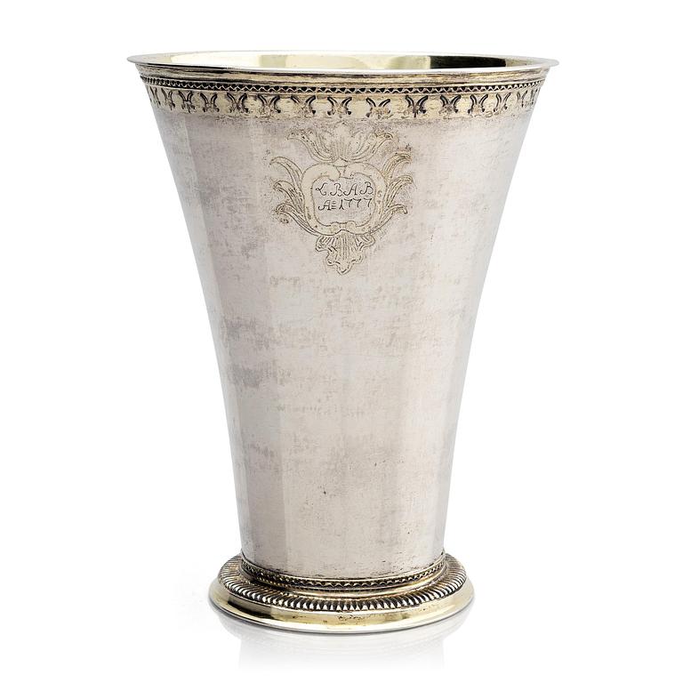 Anders Schotte, bägare, delvis förgyllt silver, Uddevalla 1777. Gustaviansk.