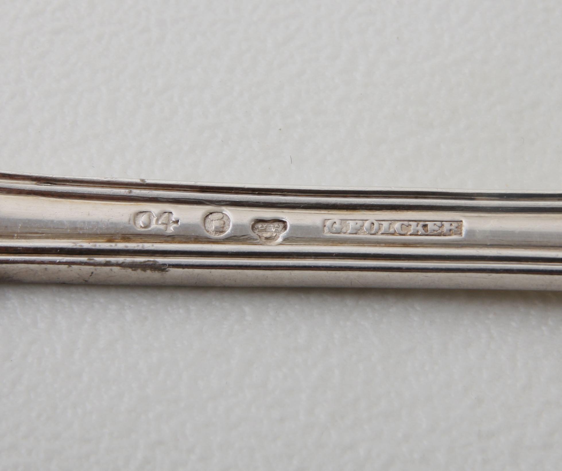 MAT- OCH DESSERTSKEDAR, 3+7. Silver, "Engelsk snäck" 1800-tal. Mm.