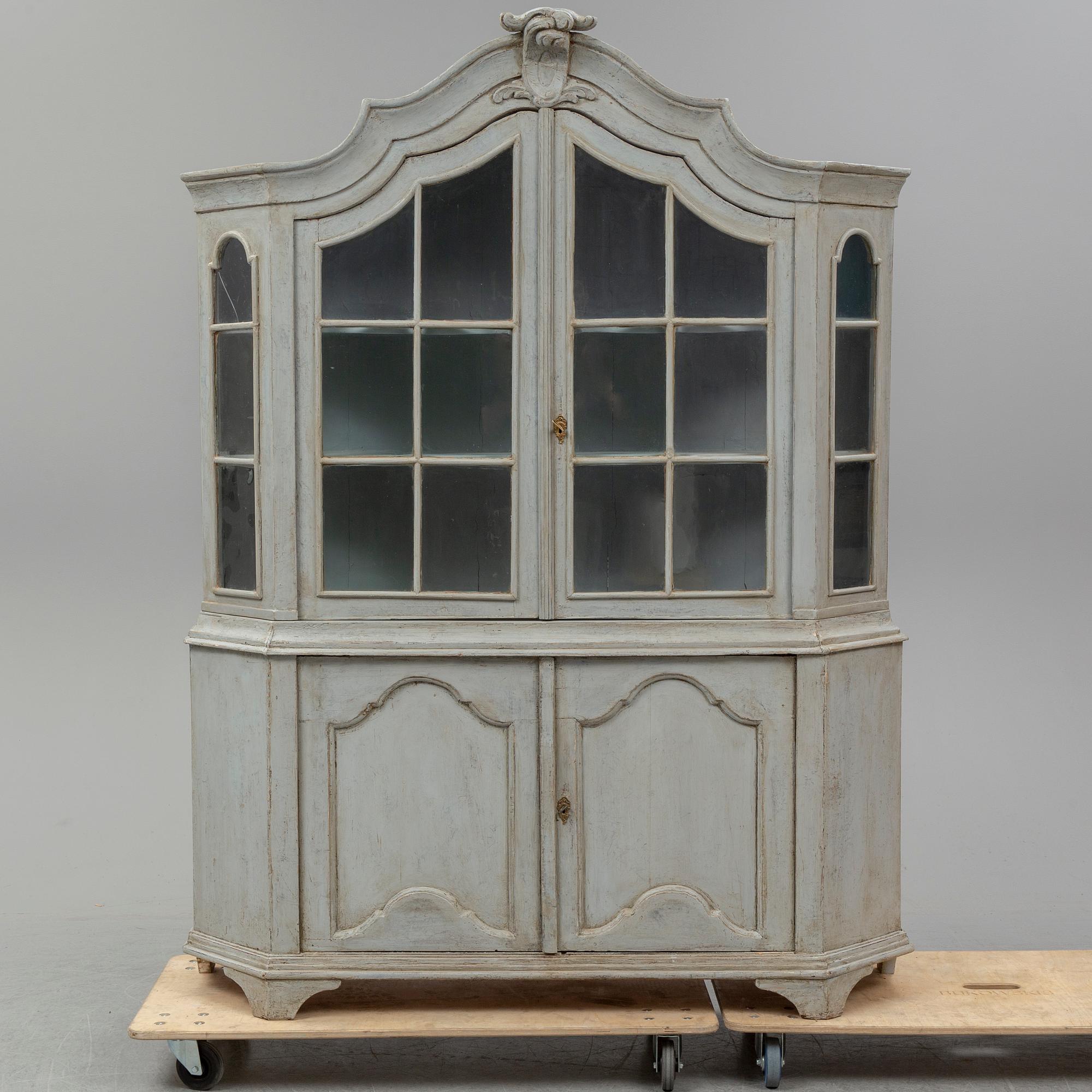 A rococo display cabinet from the 18th century.
