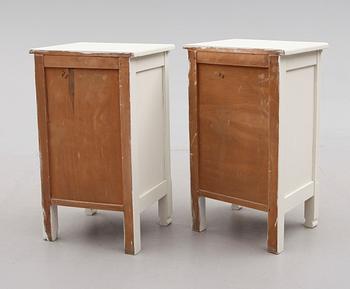 SÄNGBORD, 1 par, 1900-talets första hälft.