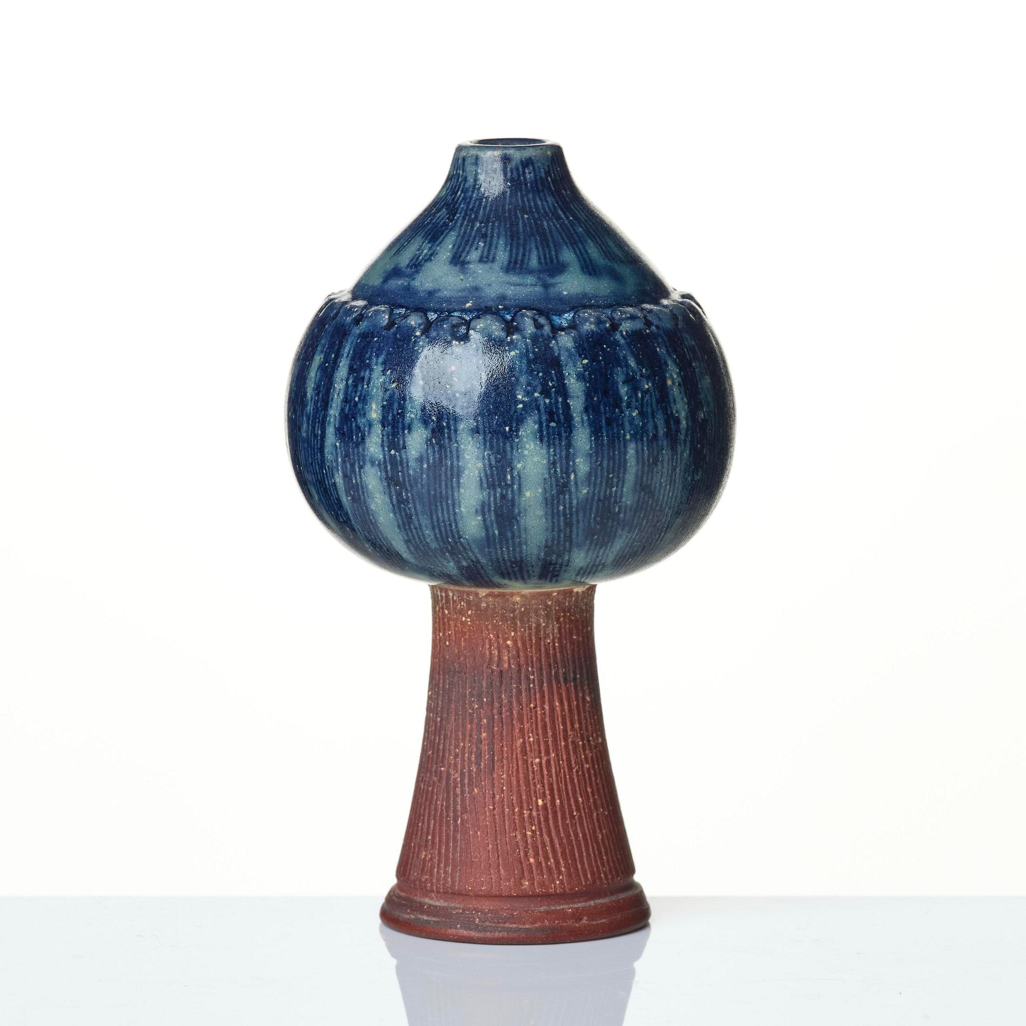 Wilhelm Kåge, a Farsta Spirea stoneware vase, Gustavsberg Studio 1950s.