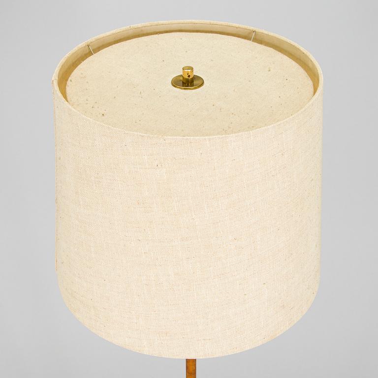 A mid-20th century floor light for Itsu.