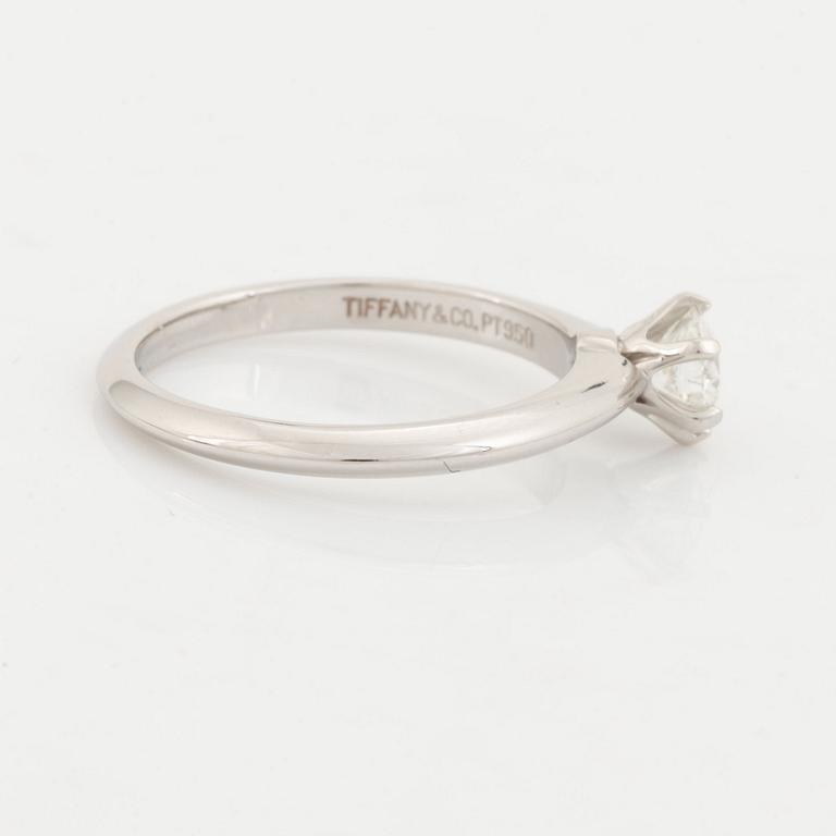 Tiffany & Co. Ring platina med briljantslipad diamant 0,38 ct.