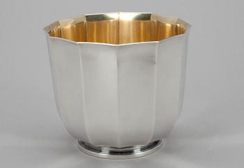 SKÅL, sterling silver, Ateljer Borgila, Stockholm 1968. Vikt 470 g.